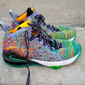 LeBron basketball sneakets